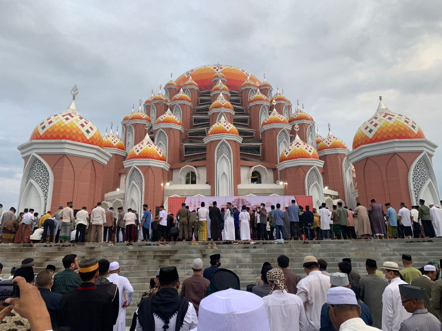 Masjid Kubah 99 Asmaul Husna Dipadati Jamaah Salat Idul Adha