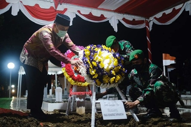 Plt Gubernur Sulsel  Ikuti Pemakaman Praka Dirhamsah,  Prajurit TNI yang Gugur Atas Penyerangan KKB