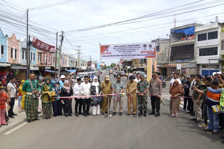Gubernur Sulsel Resmikan Dua Ruas Jalan Provinsi Sepanjang 50 KM di Soppeng