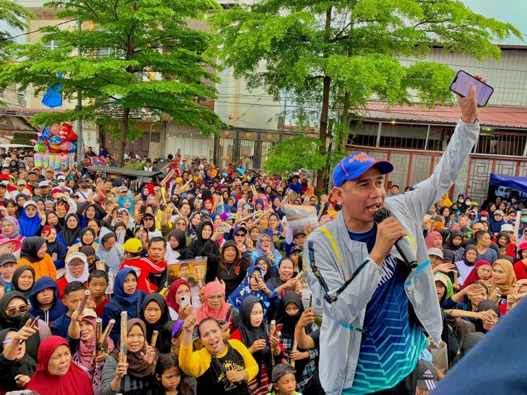 Ribuan Masyarakat Ramaikan Jalan Sehat Anak Rakyat di Kecamatan Tamalate